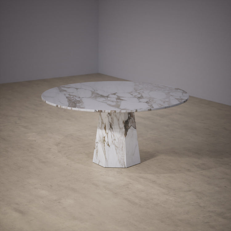 Round Dinner Table: Calacatta Vagli