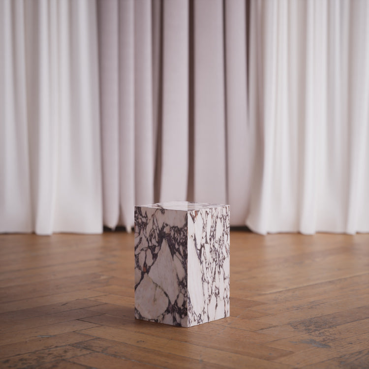 Cube: Calacatta Viola